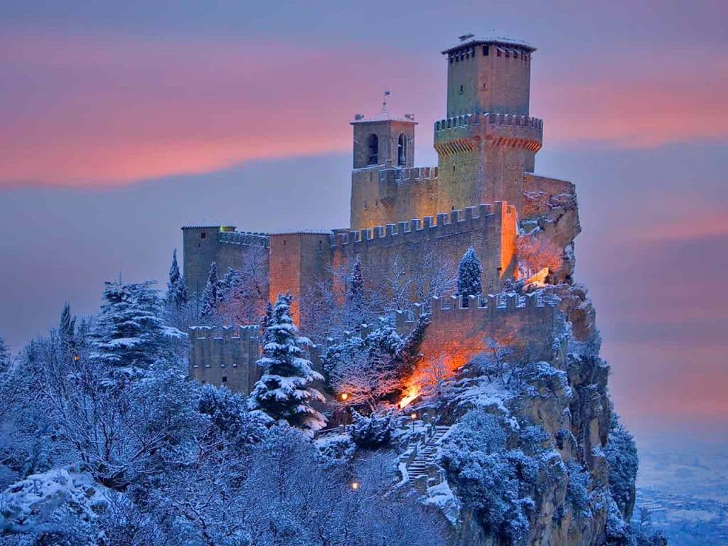 Panorama invernale di San Marino, una delle mete dove trascorrere Natale in camper consigliate dal PLEINAIRCLUB.