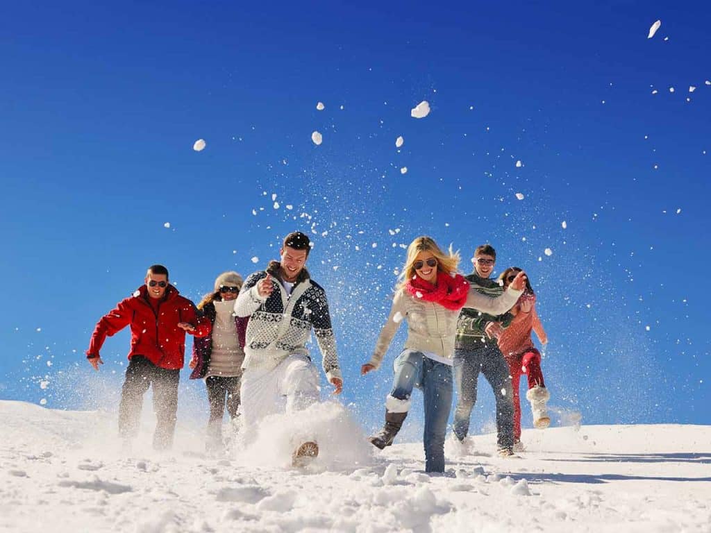 Divertirsi sulla neve è una delle cose da fare a La Thuile suggerite dal PLEINAIRCLUB.