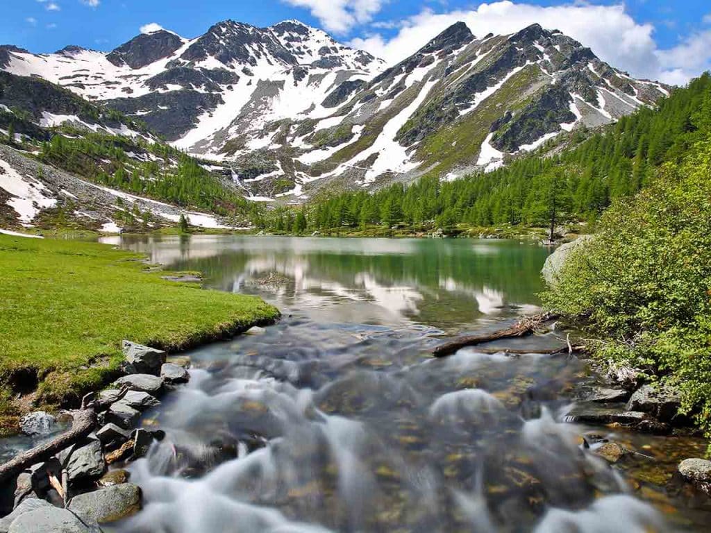 Il Lago d'Arpy in Valle d'Aosta.