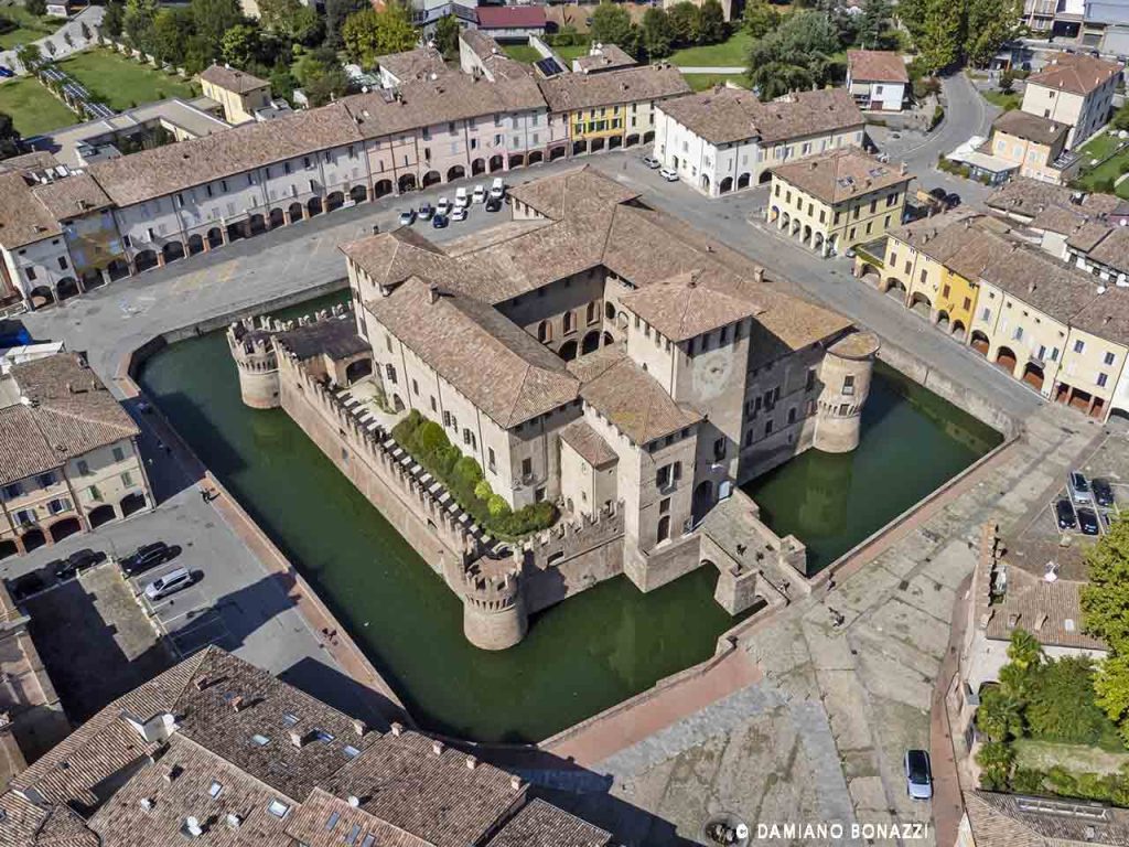 Veduta aerea della Rocca Sanvitale a Fontanellato (PR), uno dei luoghi da visitare in camper a gennaio consigliati dal PLEINAIRCLUB.