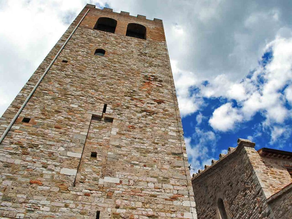Torra Civica o Campanaccio a Nocera Umbra (PG), uno dei luoghi da visitare in camper a gennaio consigliati dal PLEINAIRCLUB.
