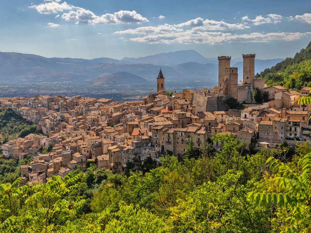 Pacentro, una delle tappe del viaggio in Abruzzo in camper attraverso il Parco della Maiella suggerito dal PLEINAIRCLUB.