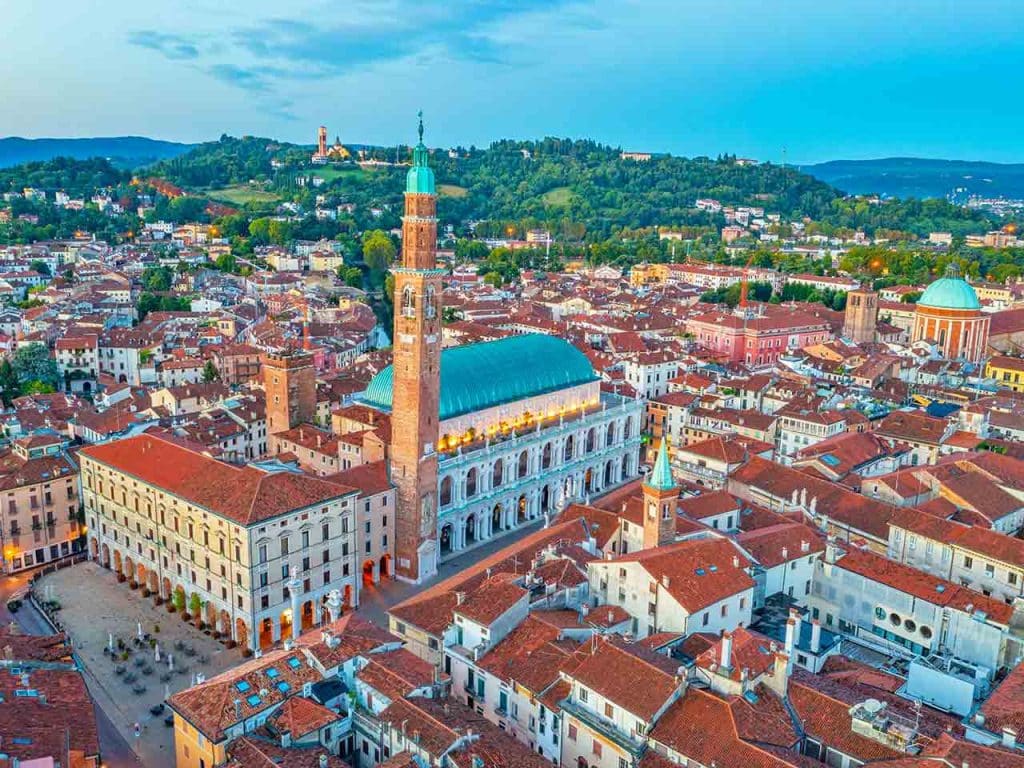 Veduta aerea di Vicenza, uno dei luoghi da visitare in camper a marzo suggeriti dal PLEINAIRCLUB.