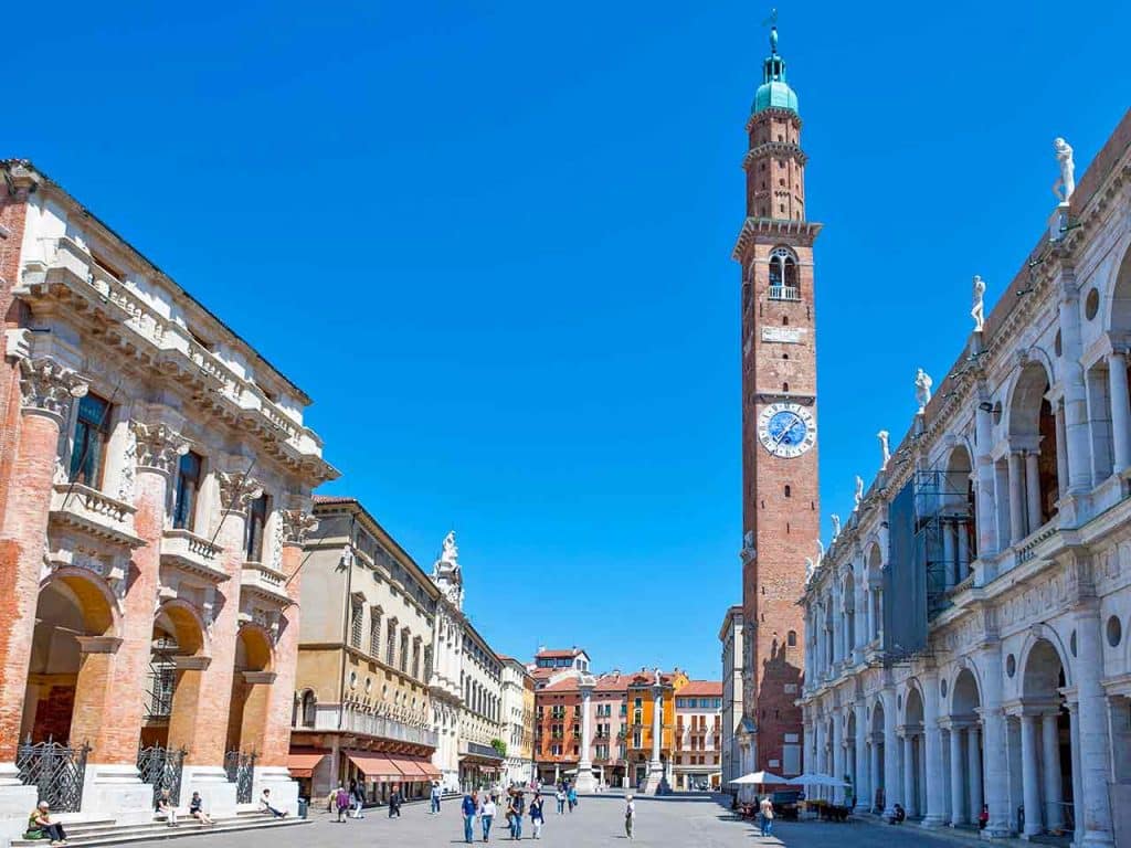 Piazza dei Signori a Vicenza, uno dei luoghi da visitare in camper a marzo suggeriti dal PLEINAIRCLUB.