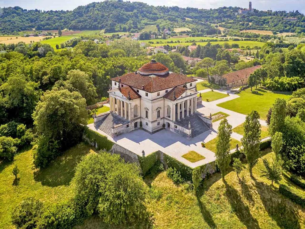 Veduta aerea di Villa Almerico Capra, detta La Rotonda, a Vicenza.