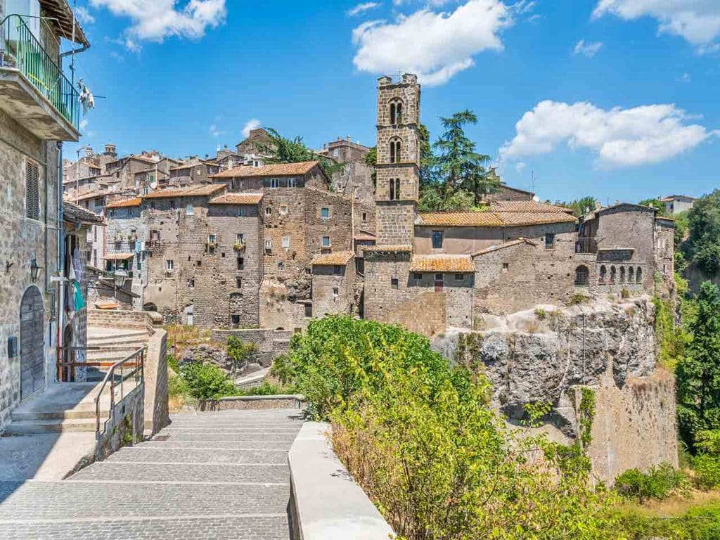 Veduta del Borgo di Sotto a Ronciglione, uno dei luoghi da visitare in camper a marzo suggeriti dal PLEINAIRCLUB.