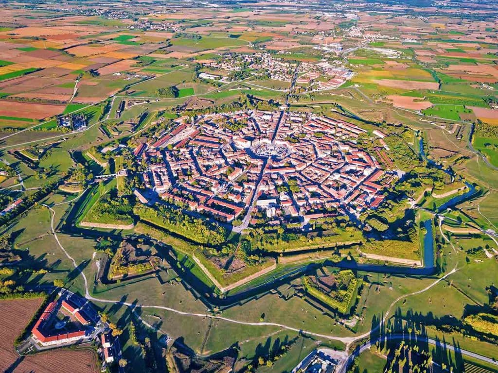 Veduta aerea di Palmanova, uno dei luoghi da visitare in camper a marzo suggeriti dal PLEINAIRCLUB.
