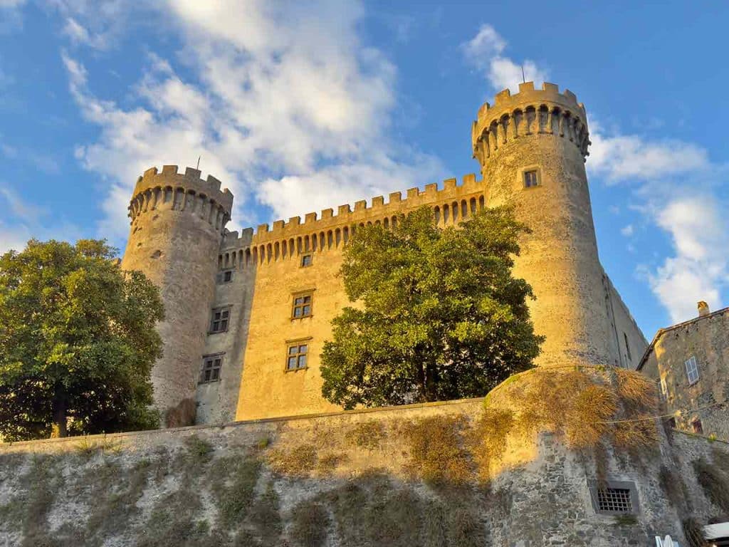 Il Castello Orsini-Odescalchi a Bracciano, una delle tappe del viaggio in camper al Lago di Bracciano proposto dal PLEINAIRCLUB.