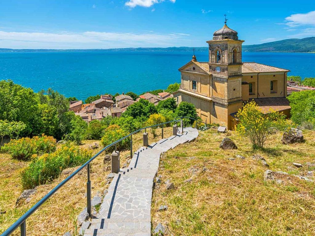 La chiesa di Santa Maria Assunta a Trevignano Romano, una delle mete del viaggio in camper al Lago di Bracciano proposto dal PLEINAIRCLUB.