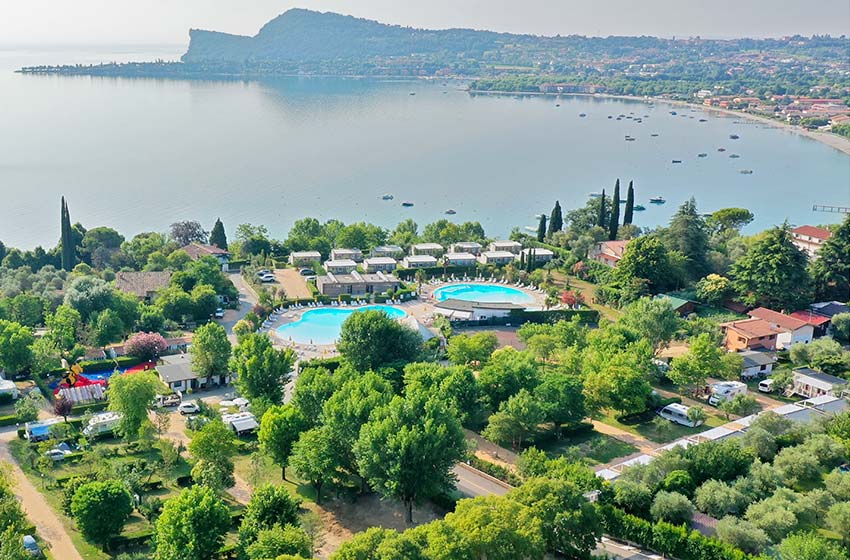 Il Camping Europa Silvella a San Felice del Benaco (BS), uno dei campeggi sul Lago di Garda da non perdere suggeriti dal PLEINAIRCLUB.
