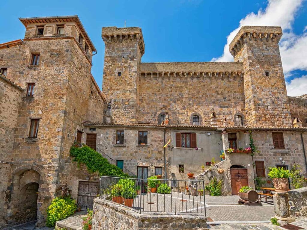 Weekend in camper al Lago di Bolsena: la Rocca Monaldeschi della Cervara a Bolsena.