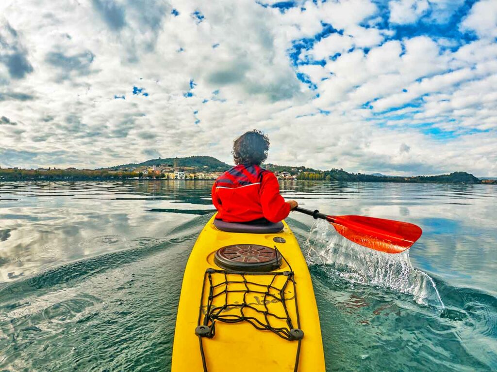 Escursione in kayak sul Lago di Bolsena nei pressi di Marta
