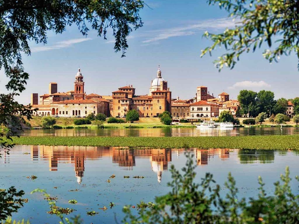Veduta di Mantova, una delle mete per trascorrere Pasqua e Pasquetta in camper suggerite dal PLEINAIRCLUB.