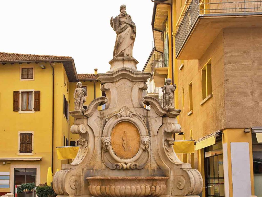 La fontana del Mosè ad Arco (TN).