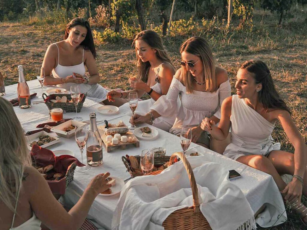 Degustazione di vino tra i vigneti prenotata su Wineries Experience.