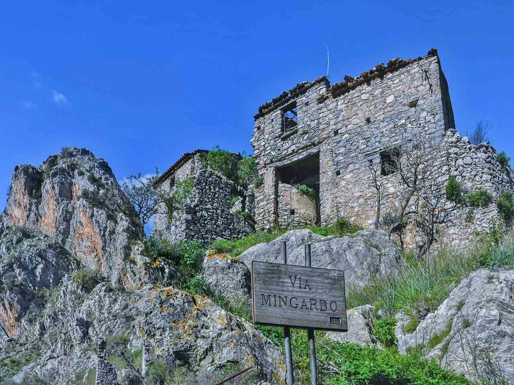 Case abbandonate a San Severino di Centola.