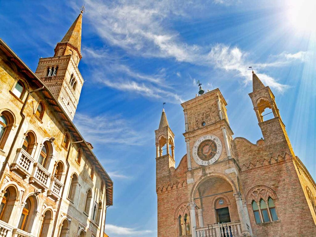 Palazzo Ricchieri e il Palazzo Comunale di Pordenone, mete da visitare durante un weekend in camper a Pordenone e dintorni.