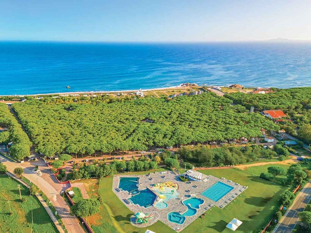 Veduta aerea del Camping Village Baia Blu La Tortuga ad Aglientu.