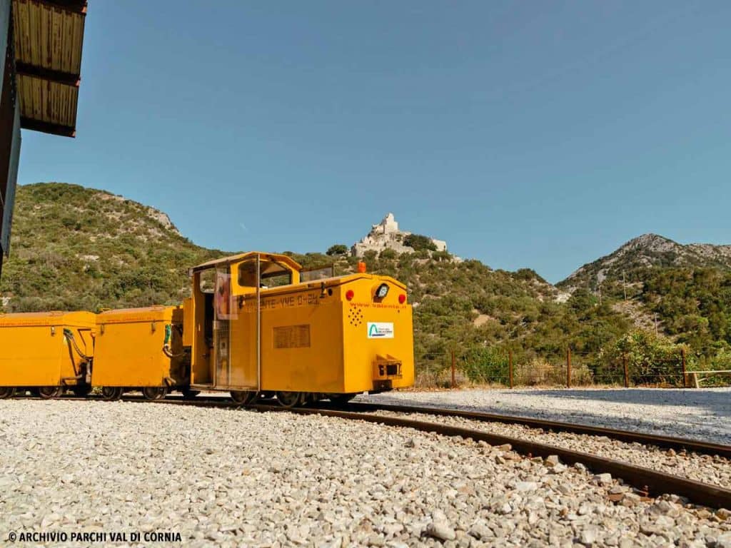 Il trenino minerario del Parco Archeominerario di San Silvestro, una tappa importante del tour in camper in Toscana da Livorno all'isola d'Elba.