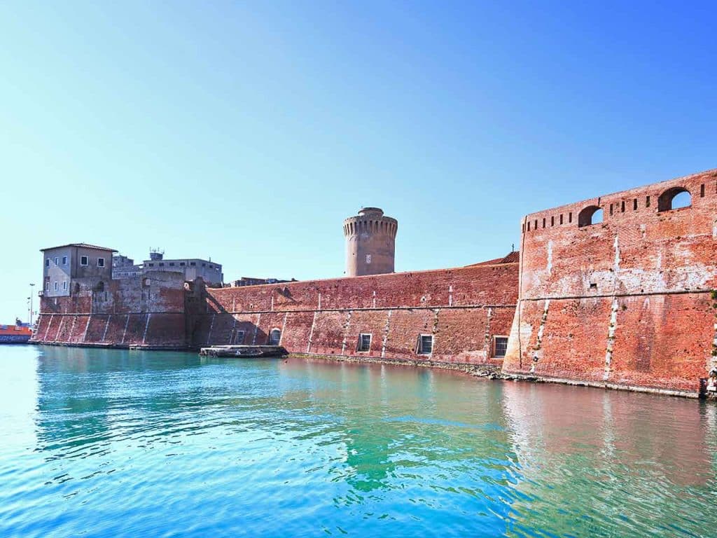 La Fortezza Vecchia a Livorno, punto di partenza del tour in camper in Toscana da Livorno all'isola d'Elba.