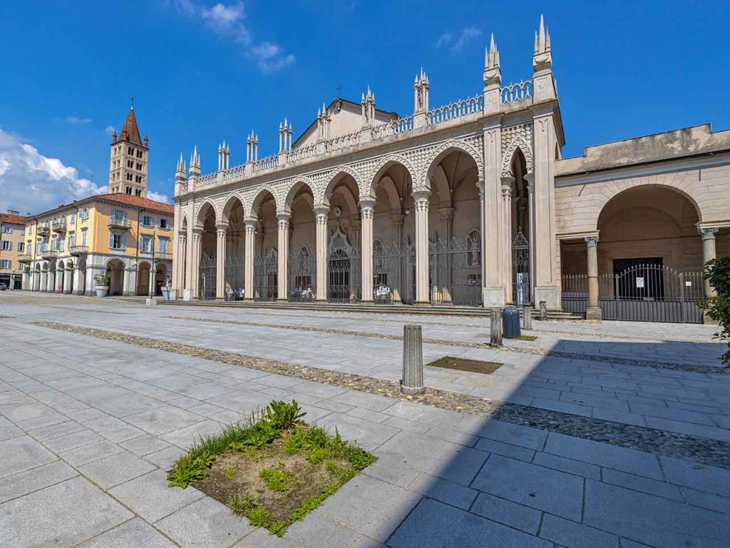 Piemonte in camper a Biella e dintorni: Piazza Duomo a Biella.