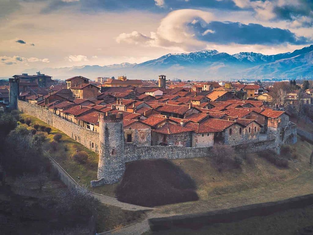 Piemonte in camper a Biella e dintorni: il ricetto di Candelo.