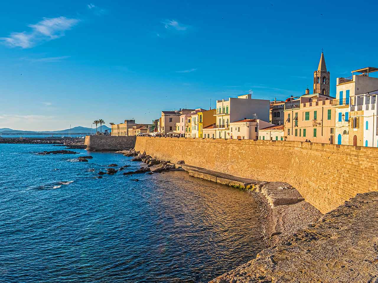 Centro storico di Alghero, uno dei luoghi da visitare in camper a settembre suggeriti dal PLEINAIRCLUB.