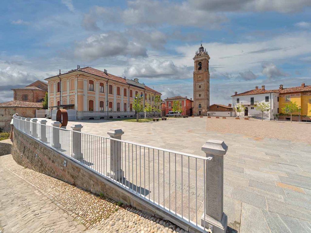 Il belvedere di La Morra (CN), uno dei luoghi da visitare in camper a ottobre consigliati dal PLEINAIRCLUB.