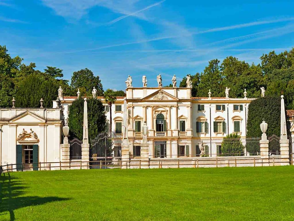 Villa Mosconi Bertani ad Arbizzano di Negrar di Valpolicella, luogo da non perdere in un viaggio in Valpolicella in camper.