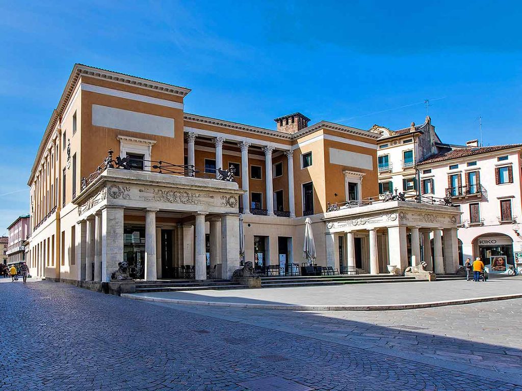 Lo storico Caffè Pedrocchi che ospita il Museo del Risorgimento e dell'Età Contemporanea, uno dei Musei di Padova al quale puoi accedere con il biglietto ridotto grazie alla tessera del PLEINAIRCLUB.