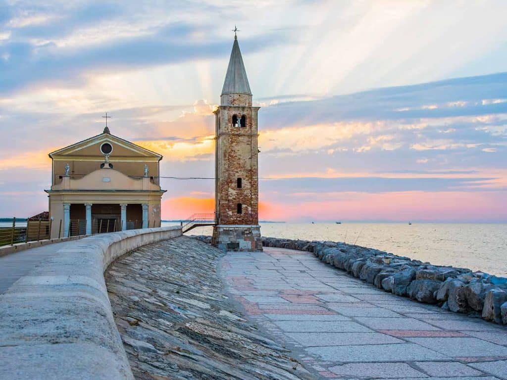 L'alba al Santuario della Madonna dell'Angelo di Caorle (VE).
