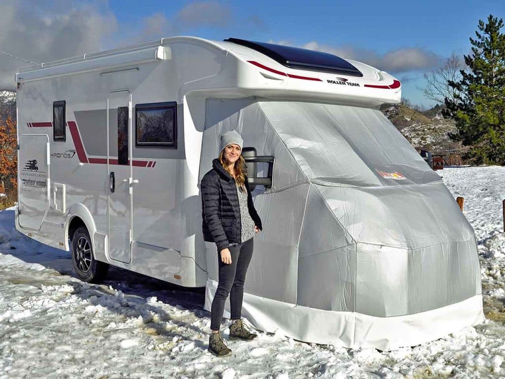 L'oscurante termico integrale per la cabina del camper Overcoat, uno degli accessori di Larcos che puoi acquistare con lo sconto del PLEINAIRCLUB.