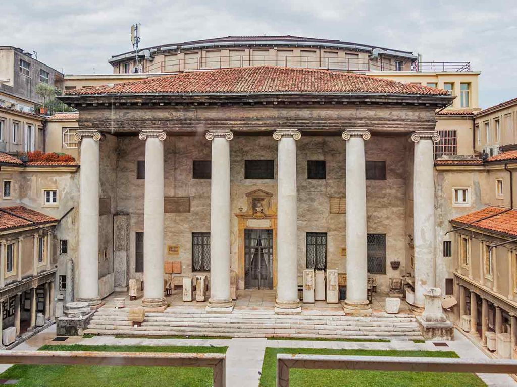 Il Museo Lapidario Maffeiano a Verona.