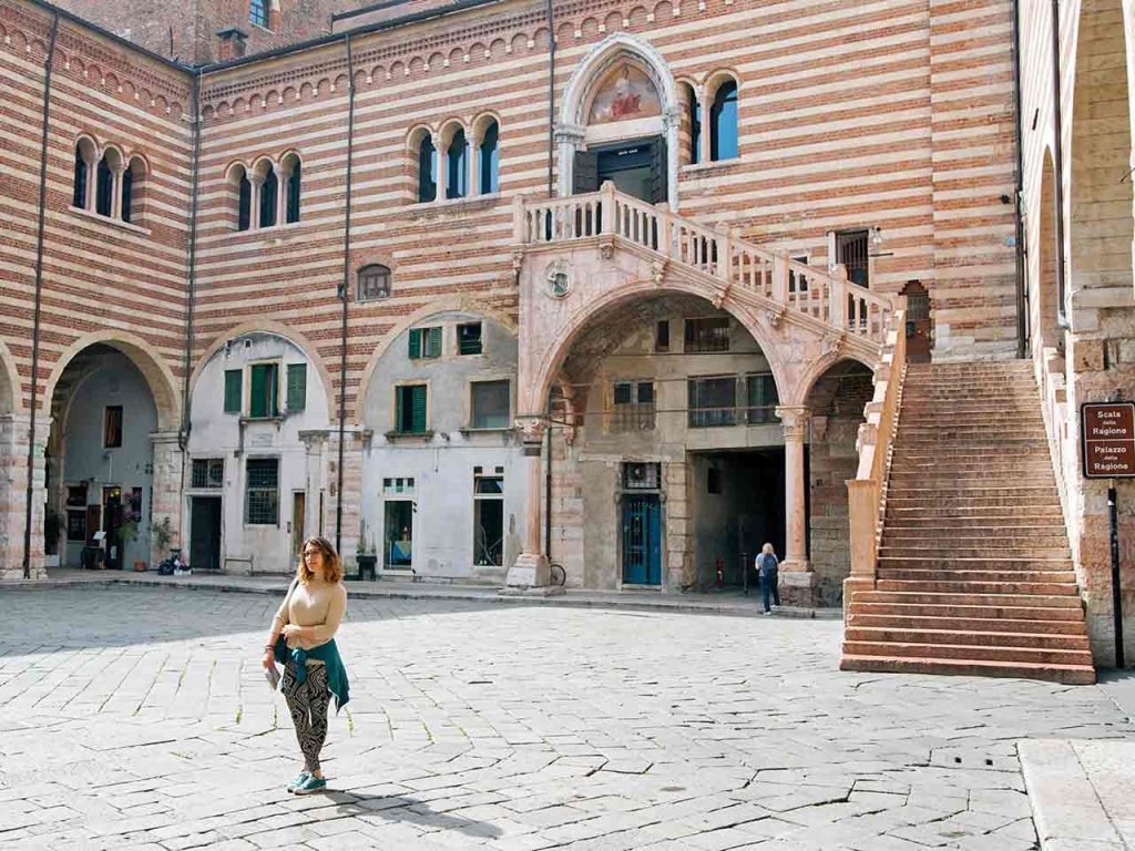 Ingresso della Galleria d'Arte Moderna Achille Forti a Verona.