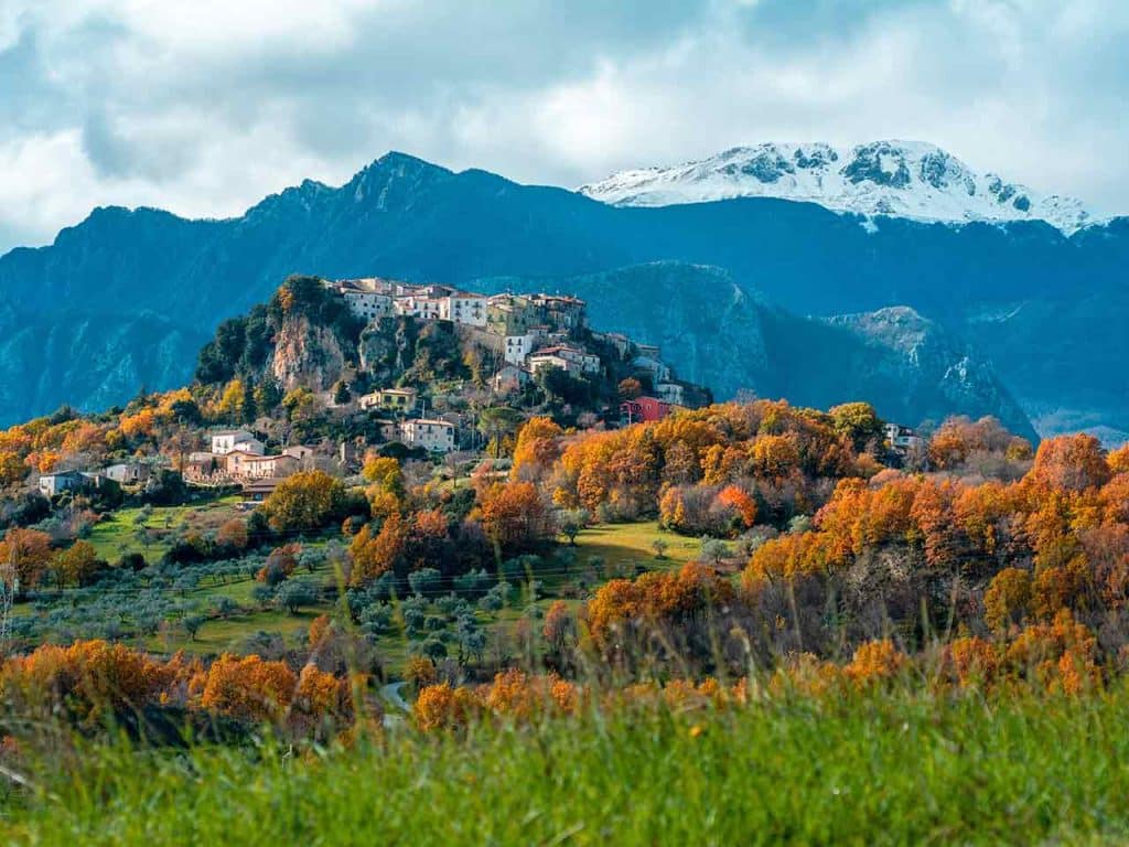 Panorama di Castel San Vincenzo, una delle tappe del viaggio in camper nell'Alto Molise ad Agnone e Castel San Vincenzo proposto dal PLEINAIRCLUB.
