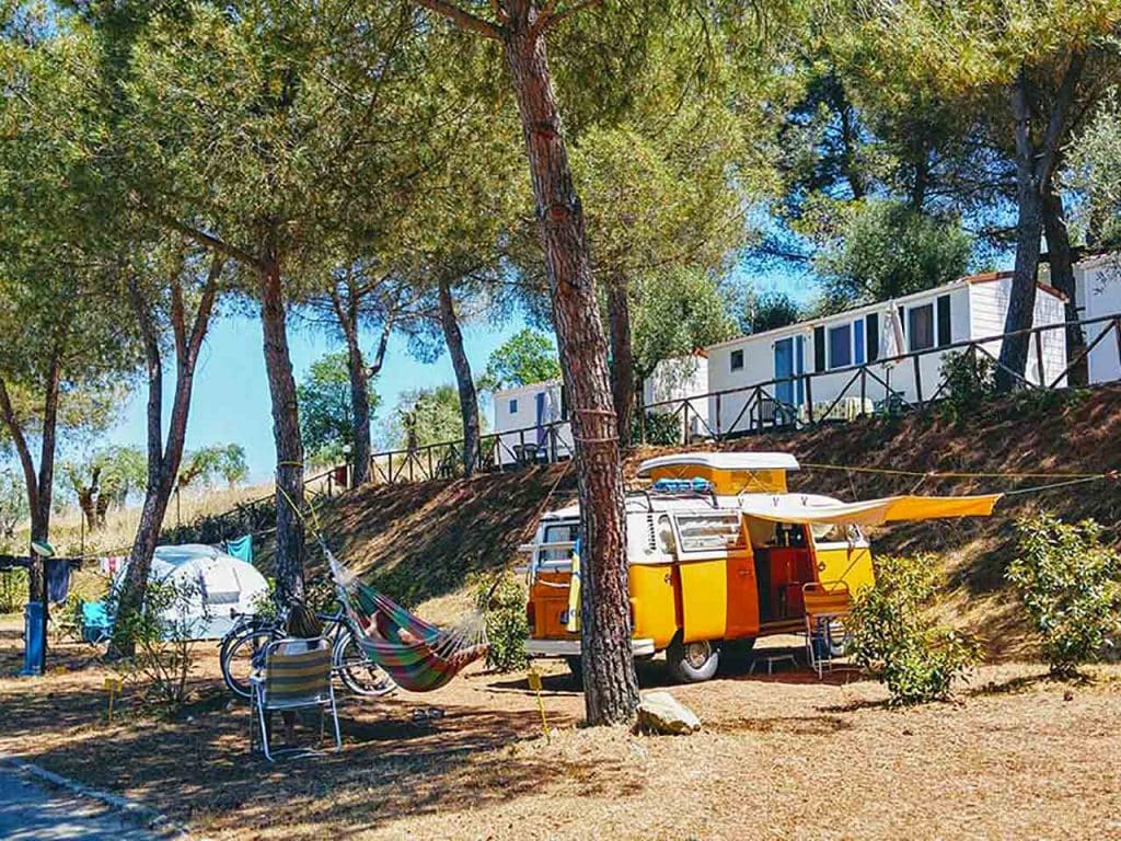 Il Camping Village Cerquestra a Monte del Lago di Magione (PG).