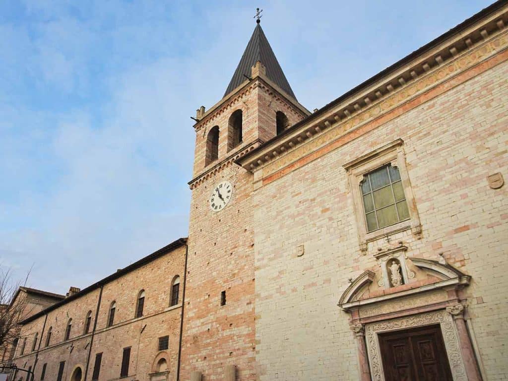 La Collegiata di Santa Maria Maggiore a Spello (PG), dove puoi ammirare le opere del Pinturicchio nella Cappella Baglioni.
