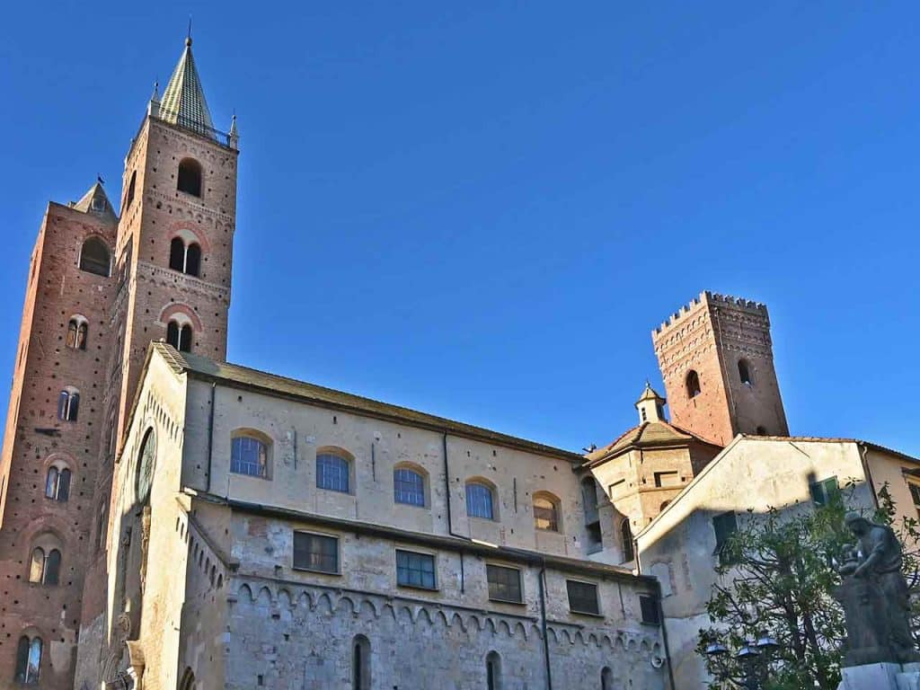 La cattedrale di San Michele Arcangelo ad Albenga.