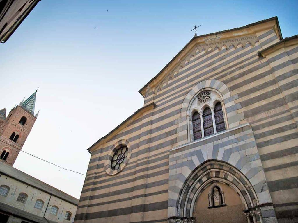 Facciata della chiesa di Santa Maria in Fontibus ad Albenga.