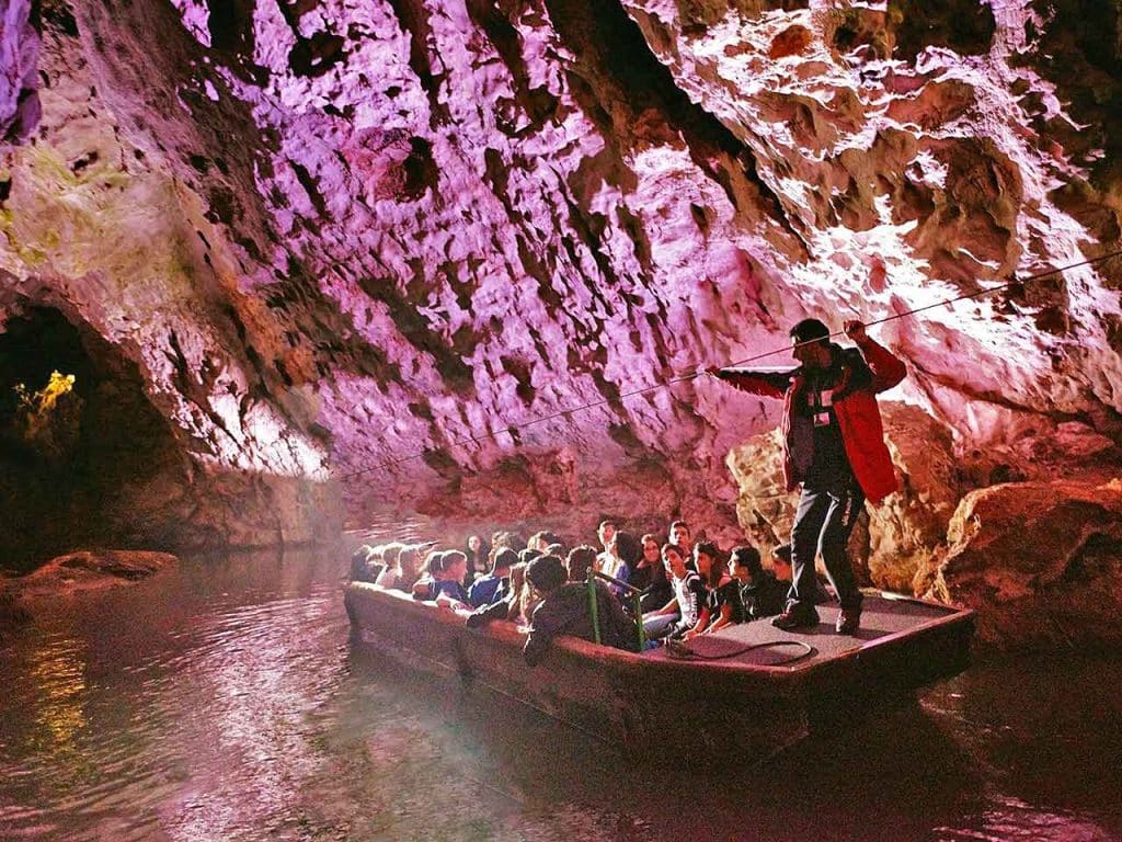 Le Grotte di Pertosa-Auletta a Pertosa (SA), dove puoi approfittare degli sconti per le grotte in convenzione offerti dalla tessera del PLEINAIRCLUB.
