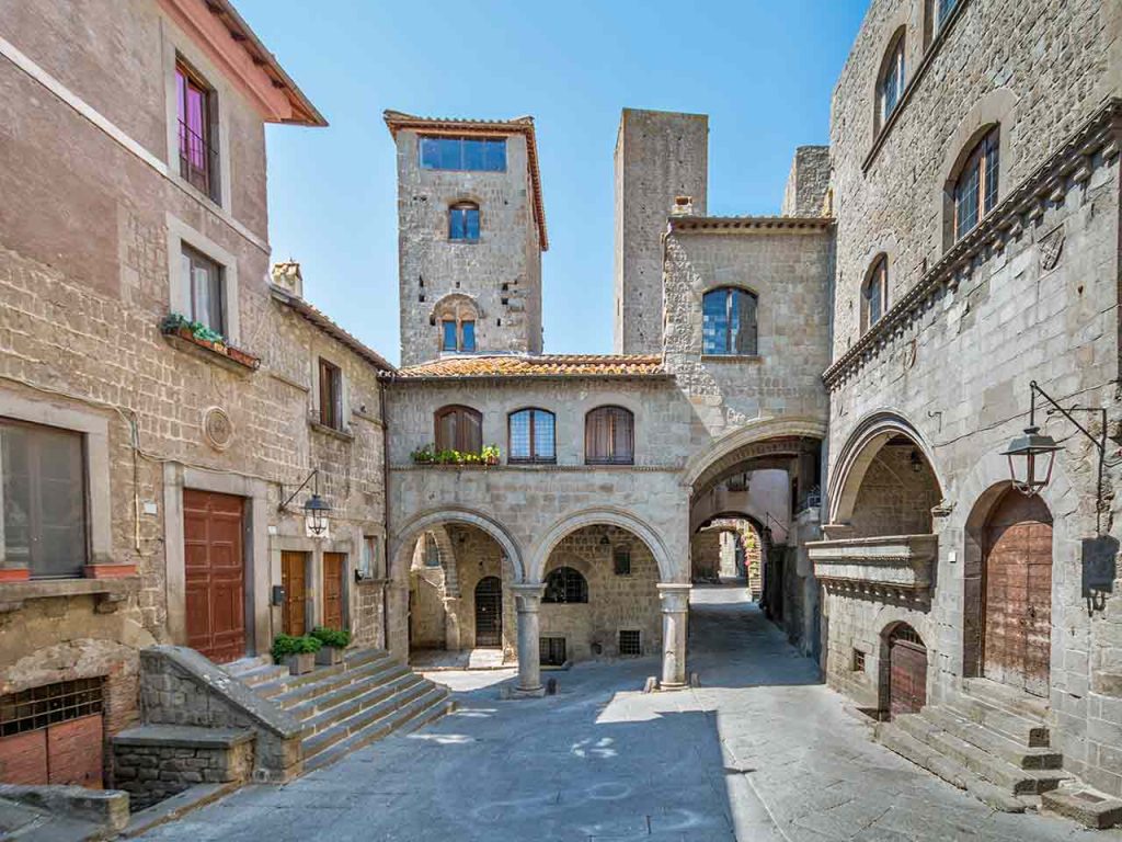 Uno scorcio del quartiere San Pellegrino, una delle cose da visitare a Viterbo in camper consigliate dal PLEINAIRCLUB.