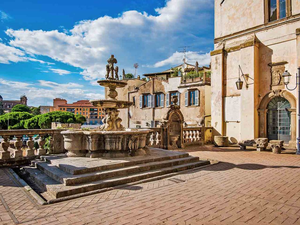 La fontana di Palazzo dei Priori a Viterbo.