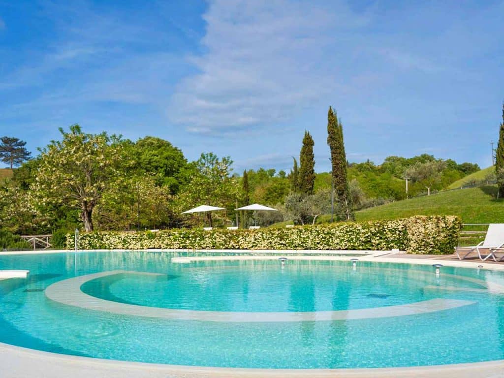 Piscine esterne delle Terme di Chianciano, uno dei centri Terme & SPA Italia dove puoi accedere approfittando degli sconti offerti dal PLEINAIRCLUB.