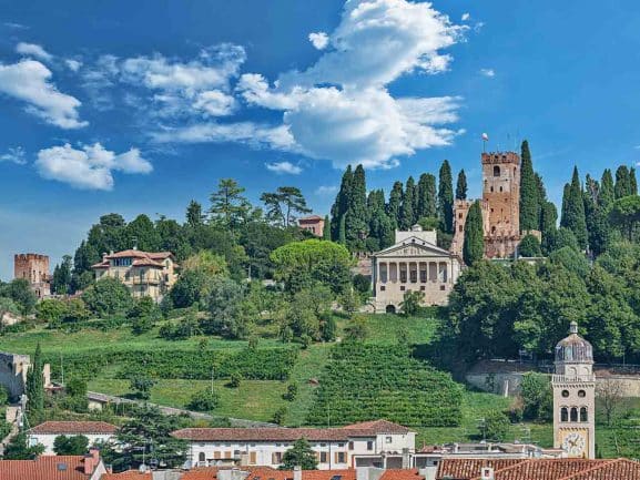 Veduta del Colle di Giano a Conegliano, uno dei luoghi da visitare in camper a maggio suggeriti dal PLEINAIRCLUB.