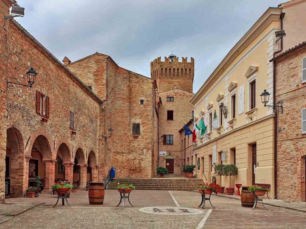 Piazza Castello a Moresco (FM).