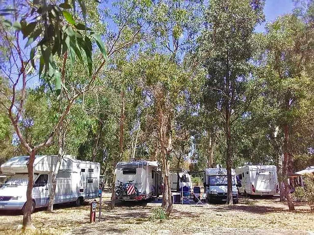 L'Area Sosta Camper Le Casette a Cirò Marina, una delle migliori aree sosta camper in Calabria sul Mar Ionio suggerite dal PLEINAIRCLUB.