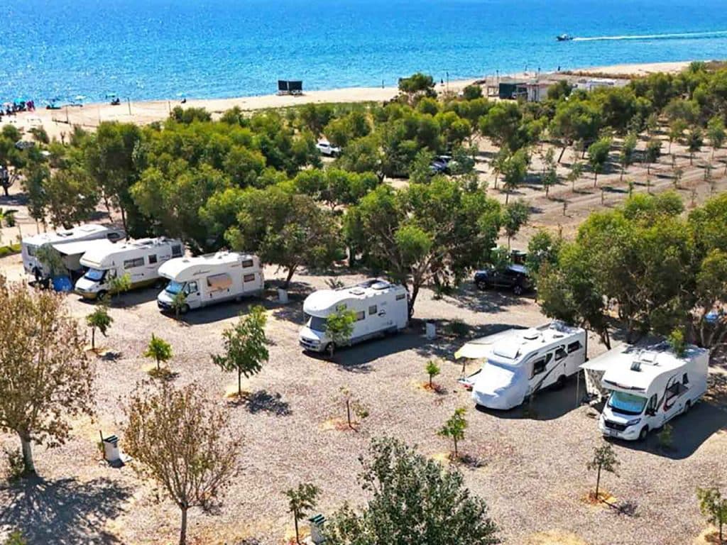 L'Area Sosta Camper Cogobay a Crotone, una delle migliori aree sosta camper in Calabria sul Mar Ionio suggerite dal PLEINAIRCLUB.