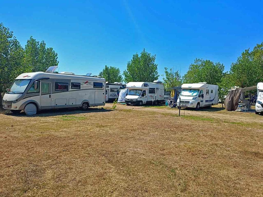 L'area di sosta Rifugio sul Mare a Botricello, una delle migliori aree sosta camper in Calabria sul Mar Ionio suggerite dal PLEINAIRCLUB.