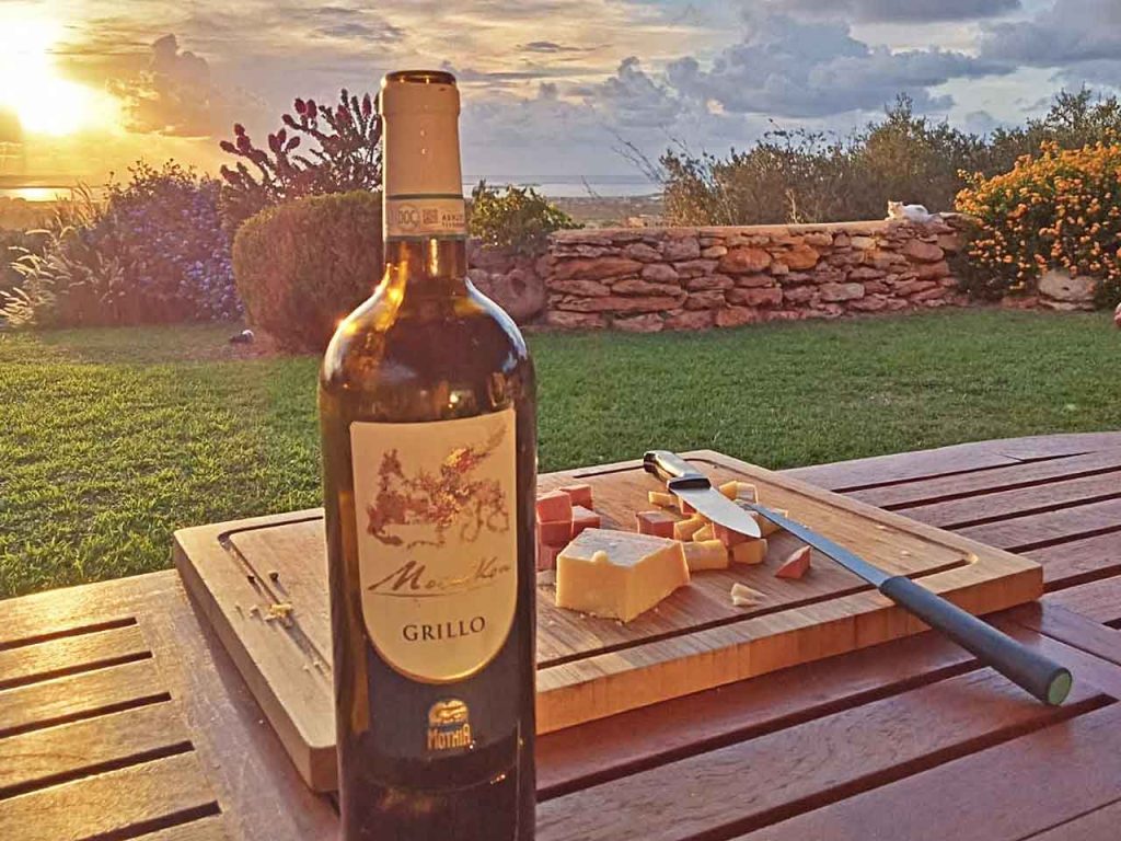Il vino Grillo prodotto dalle Cantine Mothia a Marsala.