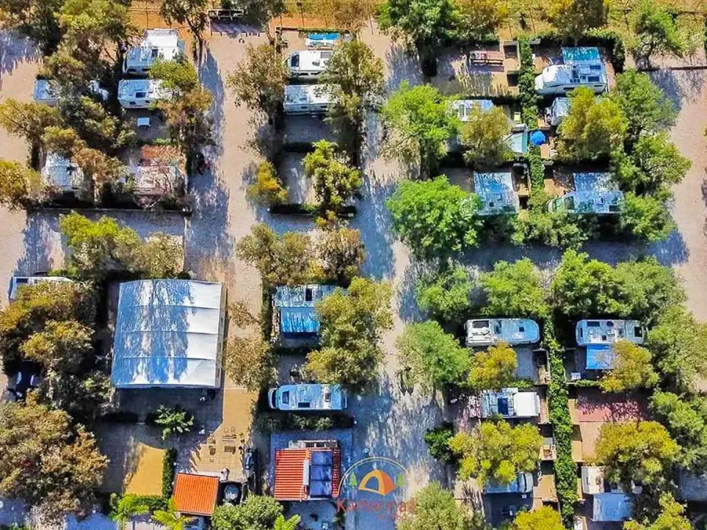 L'Area attrezzata Kamarina Pit Stop a Scoglitti di Vittoria (RG), una delle aree sosta camper in Sicilia da non perdere secondo il PLEINAIRCLUB.